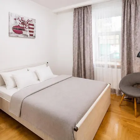 Krakivska Street Three-room On Rynok Square *