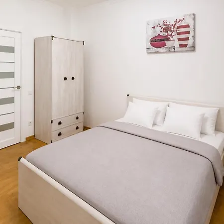 Apartment Krakivska Street Three-room On Rynok Square Lviv