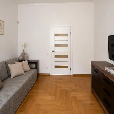 Krakivska Street Three-room On Rynok Square * Lviv